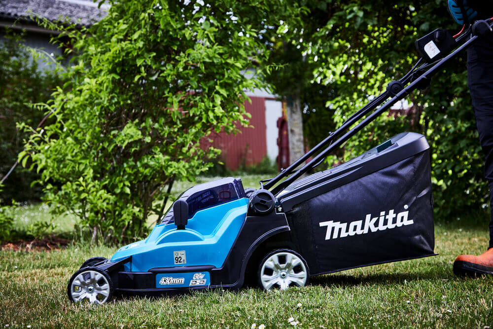 Cordless Lawn Mower DLM432PT2 2x 18 V
