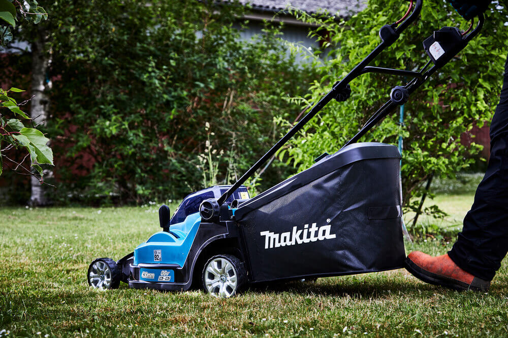 Cordless Lawn Mower DLM432PT2 2x 18 V